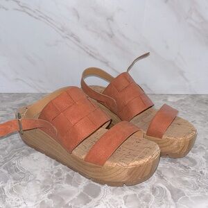 NEW Kork ease fraya platform sandal sz 7.   (B4)